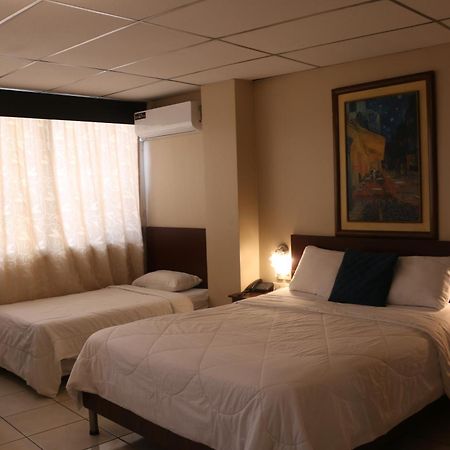 Tropical Inn Hotel Гуаякіль Екстер'єр фото
