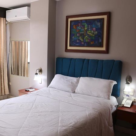 Tropical Inn Hotel Гуаякіль Екстер'єр фото