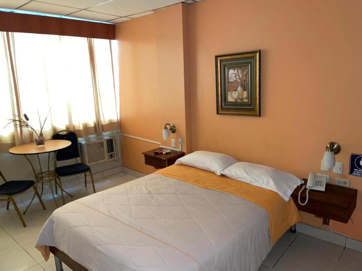 Tropical Inn Hotel Гуаякіль Екстер'єр фото