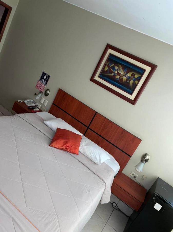 Tropical Inn Hotel Гуаякіль Екстер'єр фото