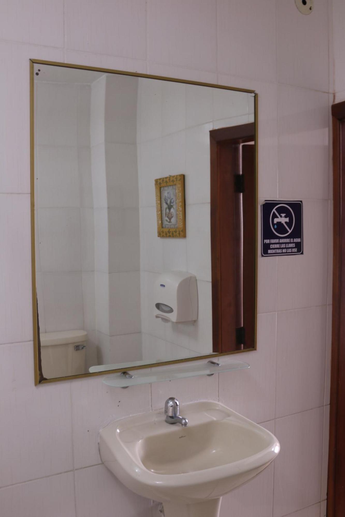 Tropical Inn Hotel Гуаякіль Екстер'єр фото