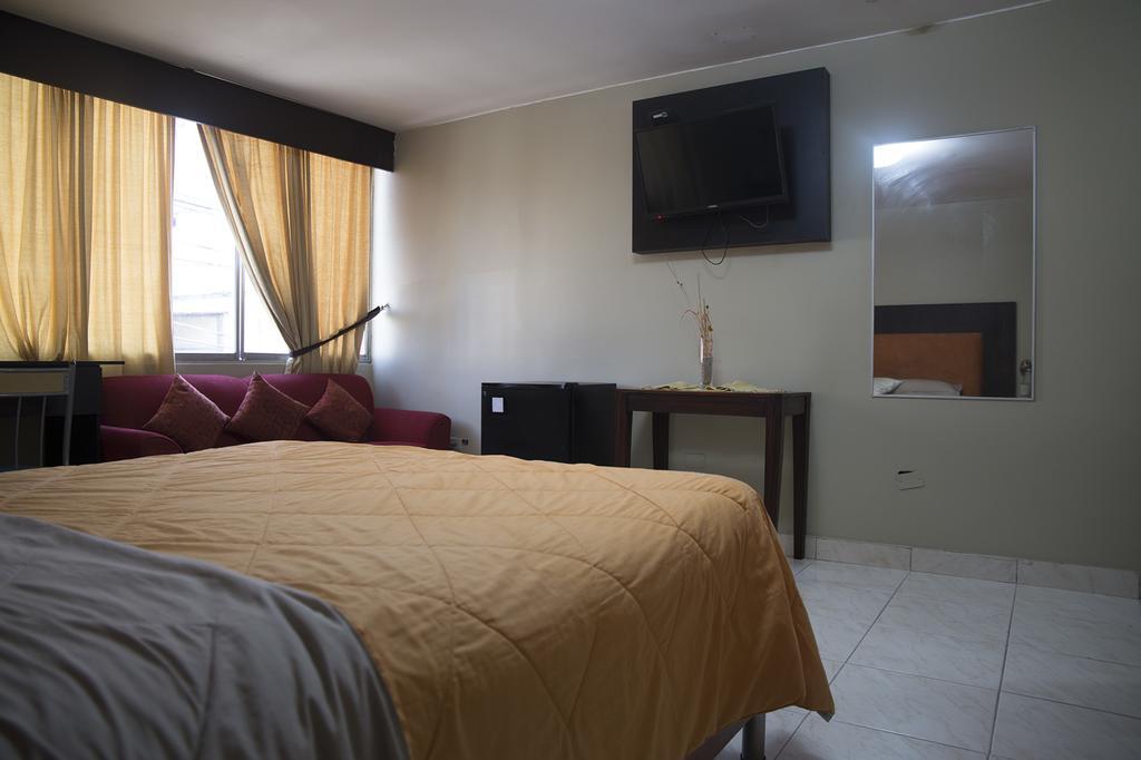 Tropical Inn Hotel Гуаякіль Екстер'єр фото