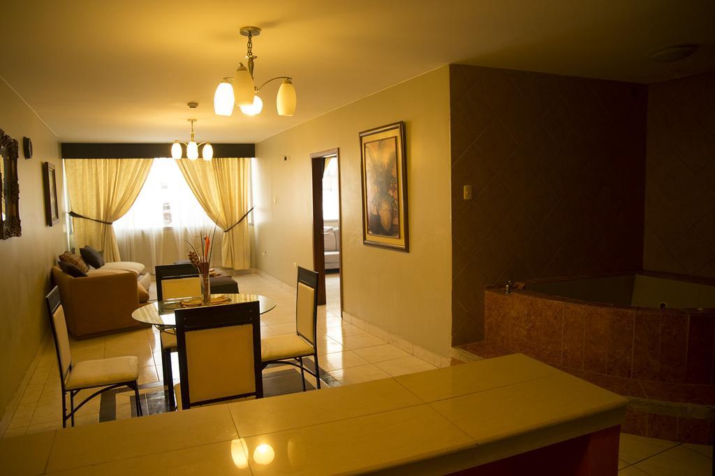 Tropical Inn Hotel Гуаякіль Екстер'єр фото