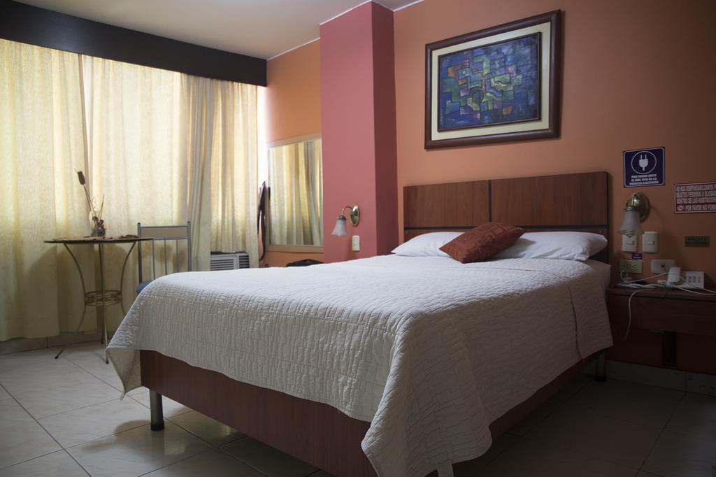 Tropical Inn Hotel Гуаякіль Екстер'єр фото