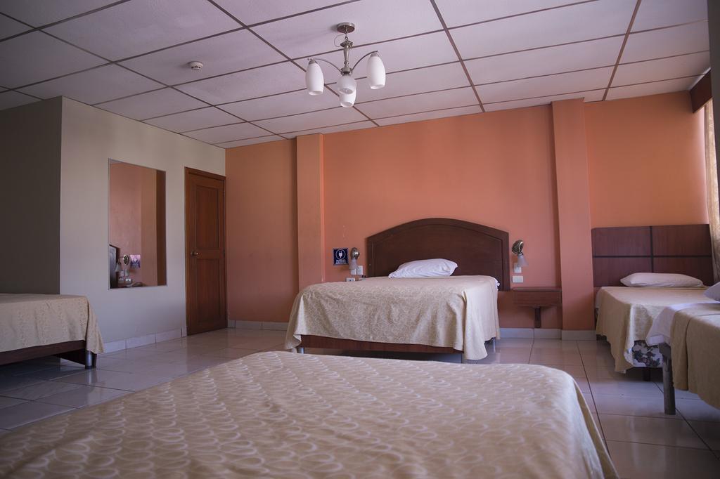Tropical Inn Hotel Гуаякіль Екстер'єр фото